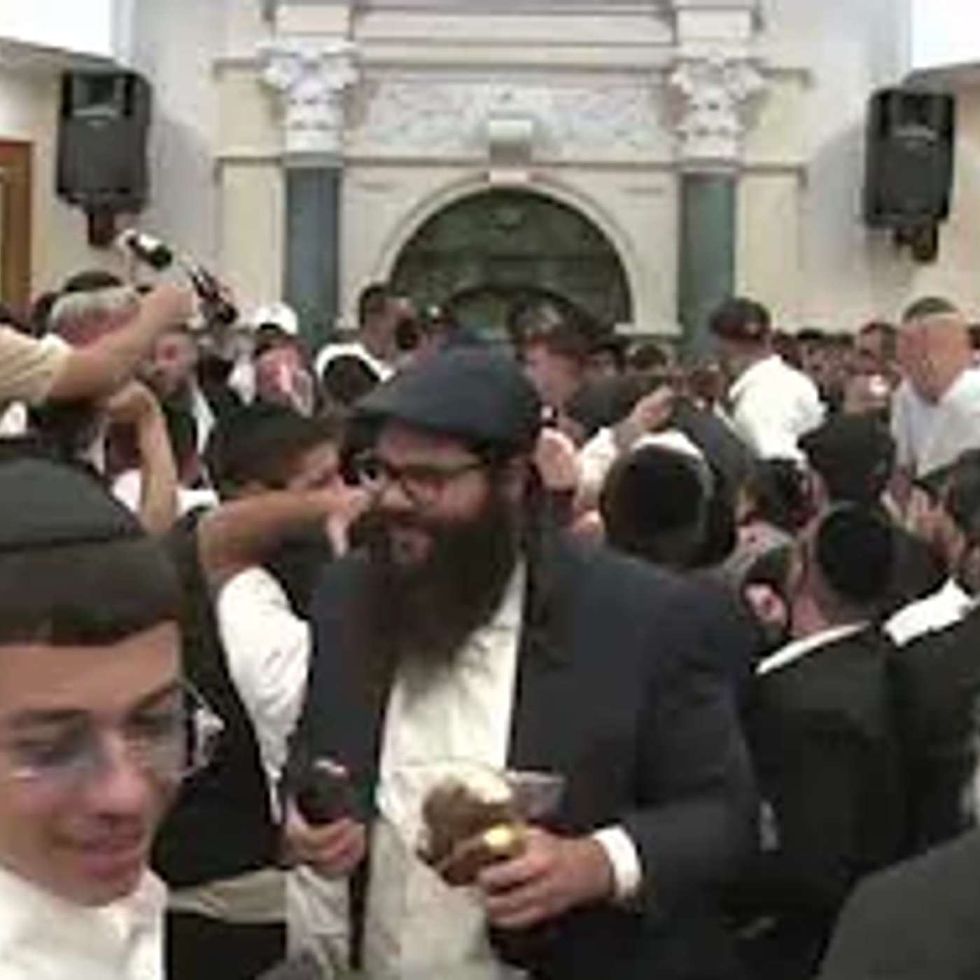 חלוקת יין וחלה לכבוד שב"ק - האדמו"ר רבי יאשיהו פינטו שליט"א - יום חמישי - כ"ד בתשרי - תשפ"ו - אשדוד