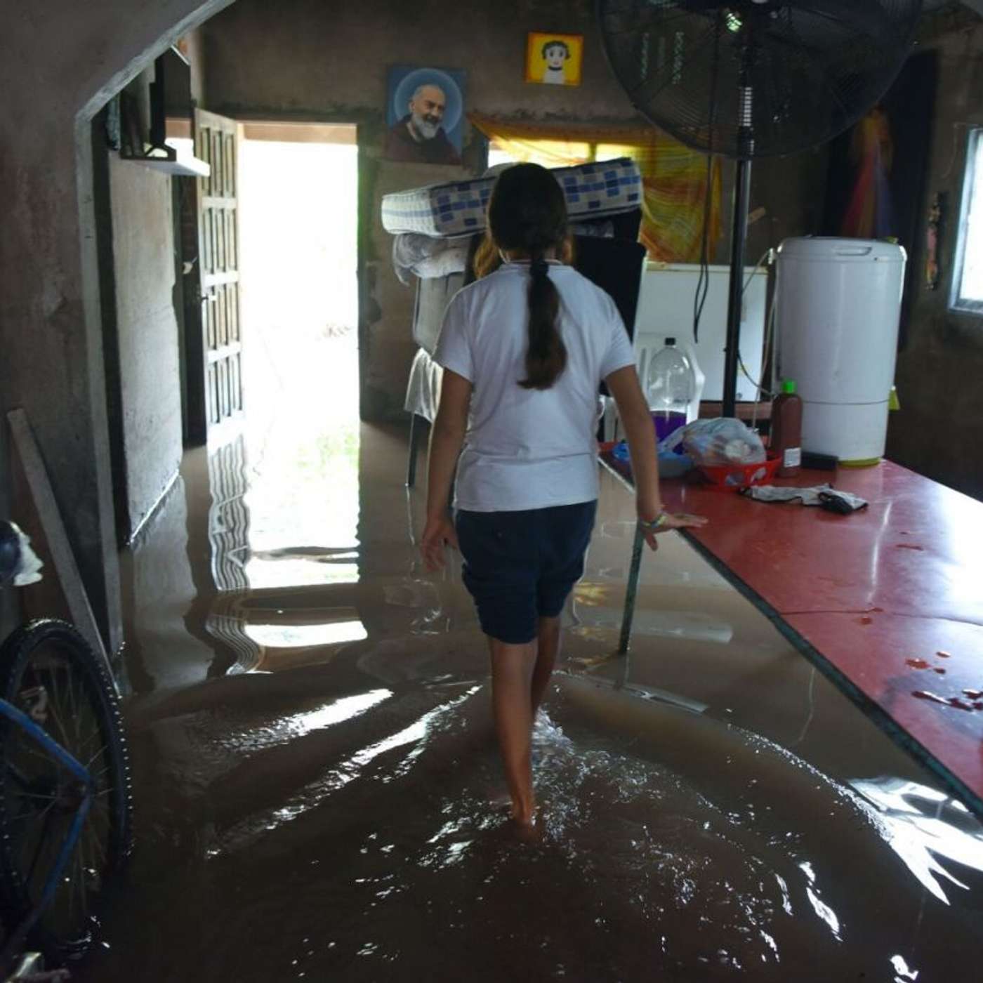 Inundaciones en San Miguel de Tucumán: “Caminé 20 cuadras con el agua hasta la cintura”