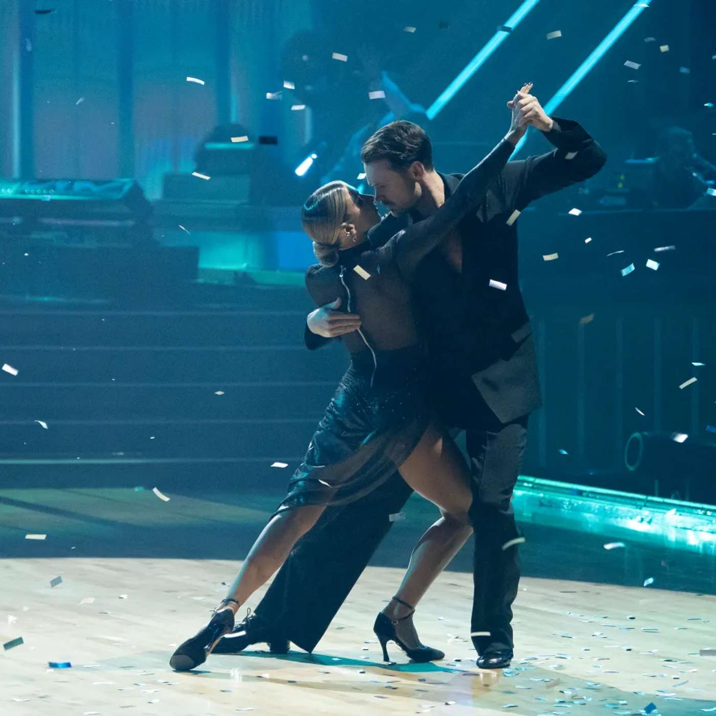 Kate Stuns in Emerald Velvet, UK Bans Ticket Resales, DWTS Semifinals Shine Near Perfection, Amazon Revives Stargate Prime, and more...