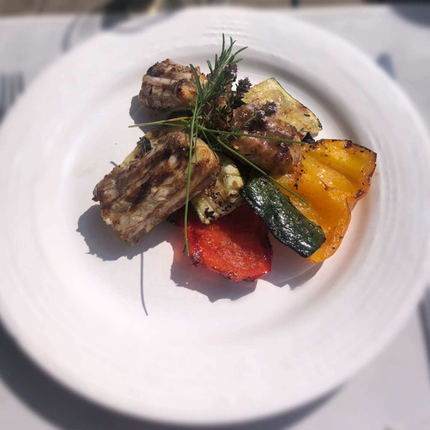 Roussette marinée aux épices et légumes grillés au barbecue episode artwork