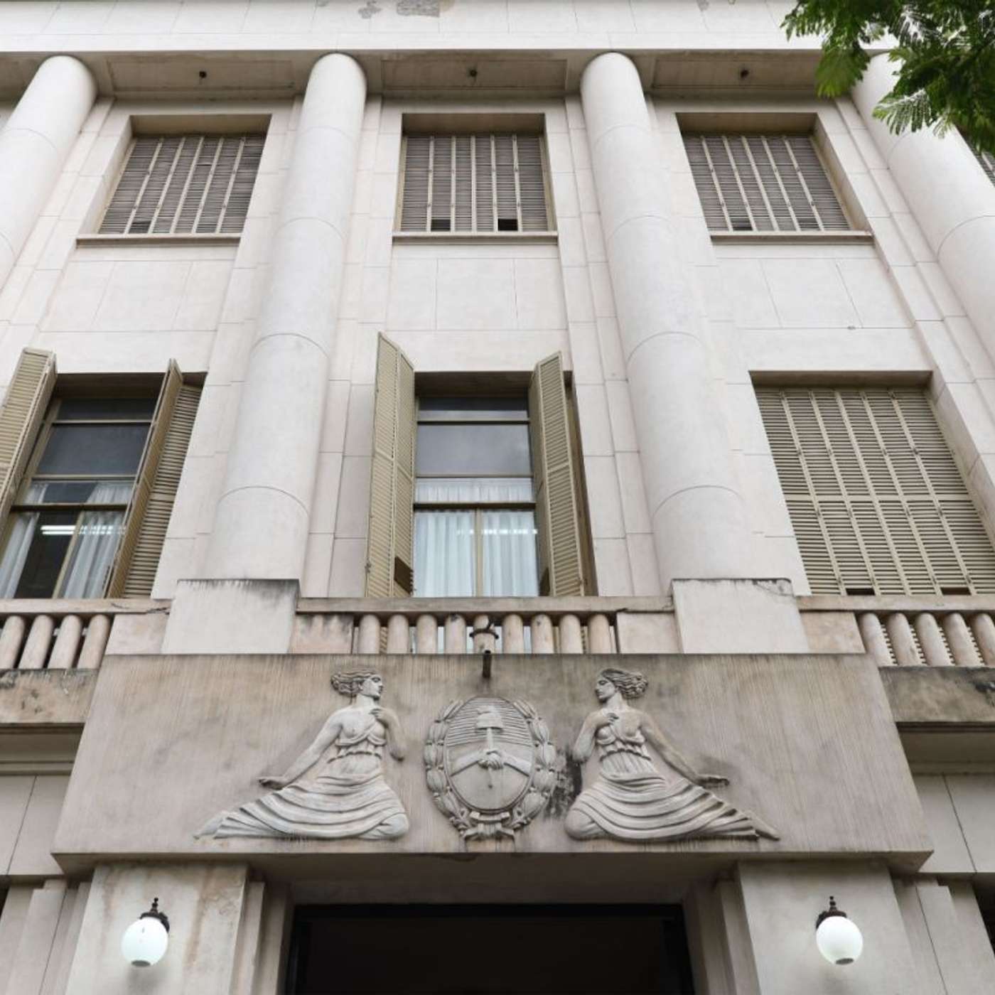 Ordenan a un abogado abstenerse de relacionar a una funcionaria judicial con la investigación por presunto tráfico de influencias episode artwork