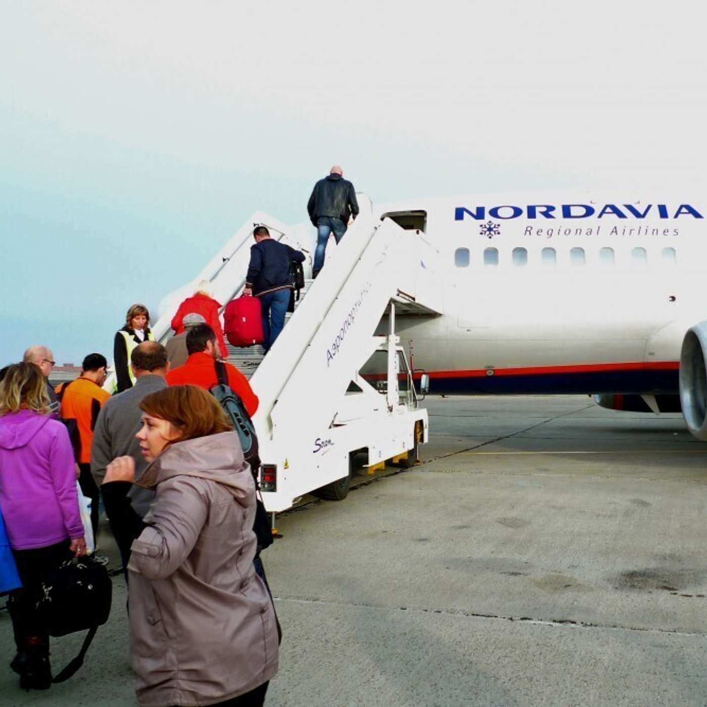 Мурманчане смогут летать за санкционными товарами в Минск