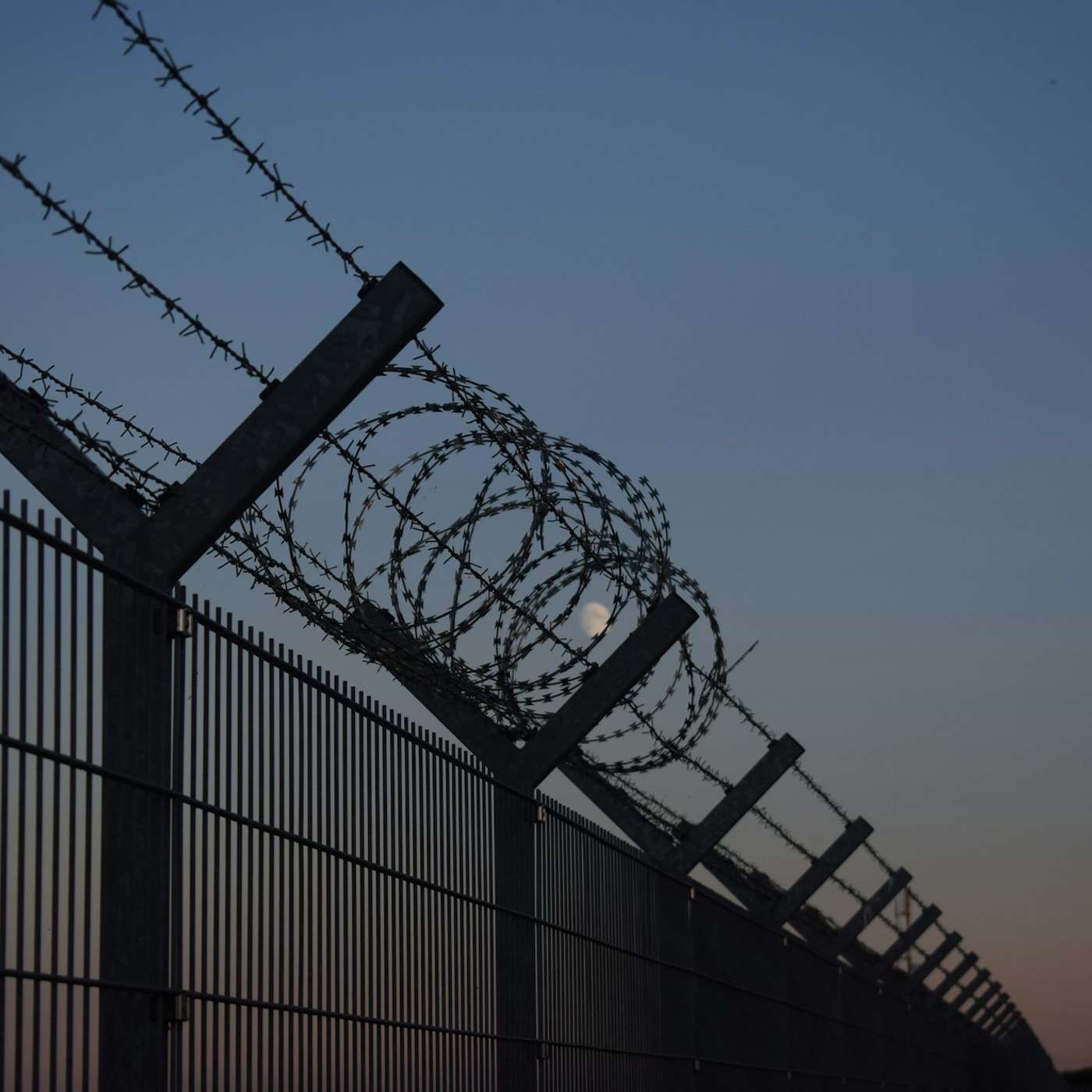 ICE sous-traite la traque d'immigrés à des IA « chasseurs de primes » episode artwork