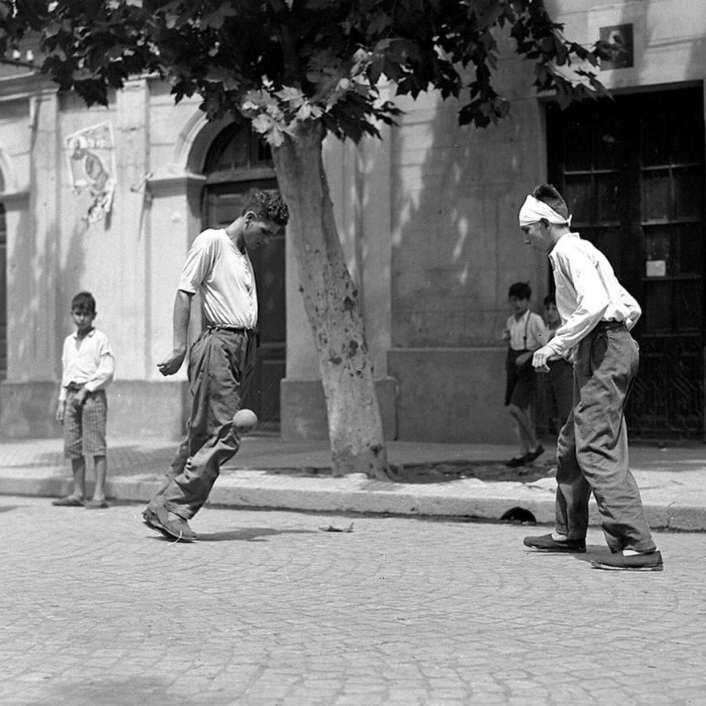 Recuerdos fotográficos: 1935. El fútbol en las calles tucumanas episode artwork
