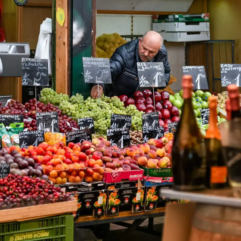 Os famosos street markets [Palaces For The People]