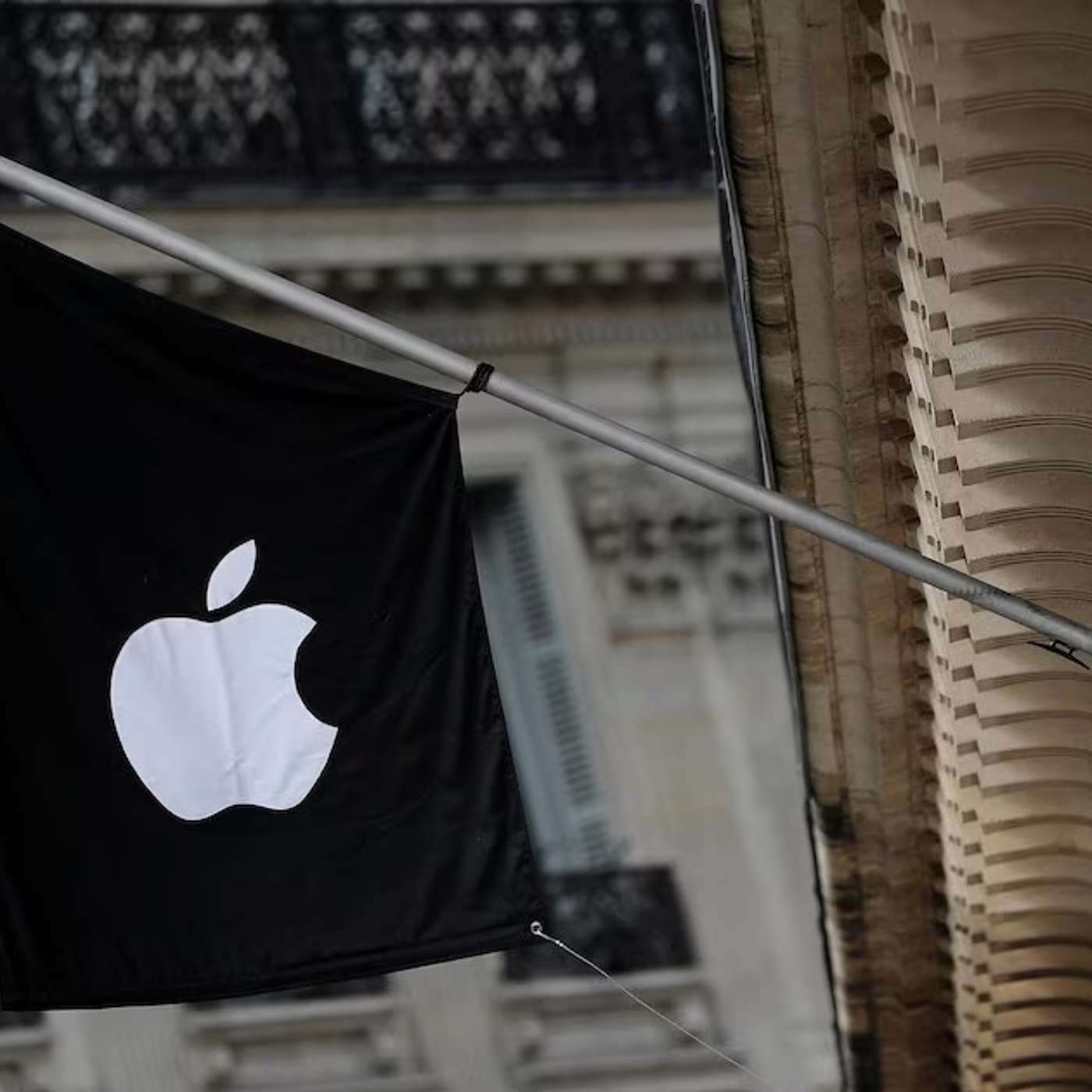 Apple’s iPhone Exports Soar, Blue Origin Readies Historic Launch, Major Flaw Exposes Apple Devices, CES 2025 Unveils AI Innovations, and more...