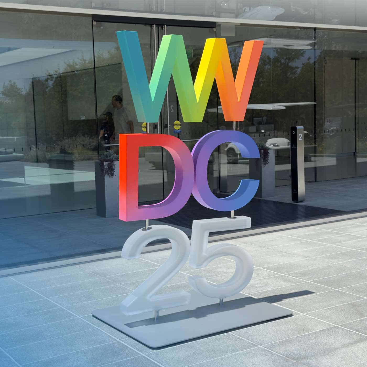 Apple’s AI Strategy at WWDC, Apple Park Impressions, Hidden iOS 26 Features