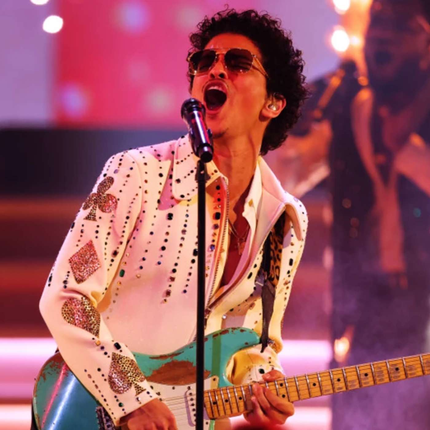 Bruno Mars Denies Swift Feud, LA Gala Sparks Burrow Ponton Romance, Tina Fey Headlines SNL UK Premiere, Rapace Joins Assassin’s Creed Series, and more...