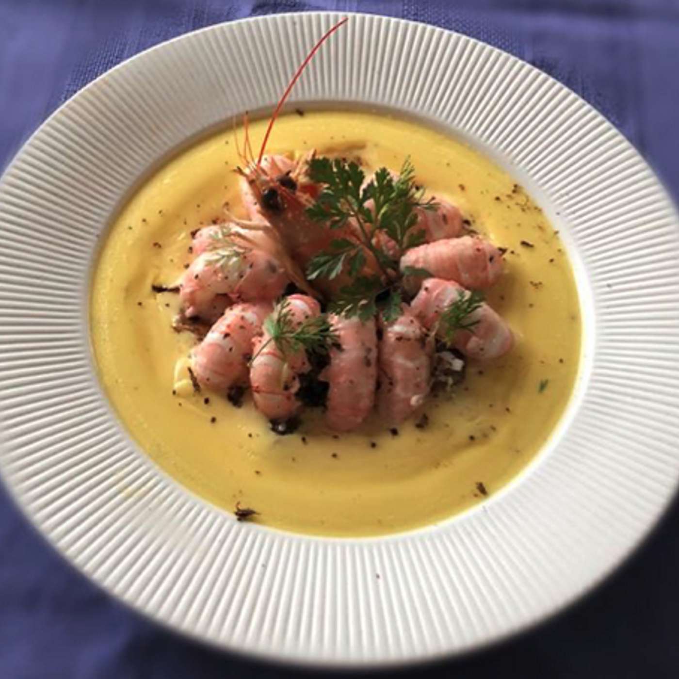 Les langoustines à la baie de selim sur une duxelle de chanterelles episode artwork