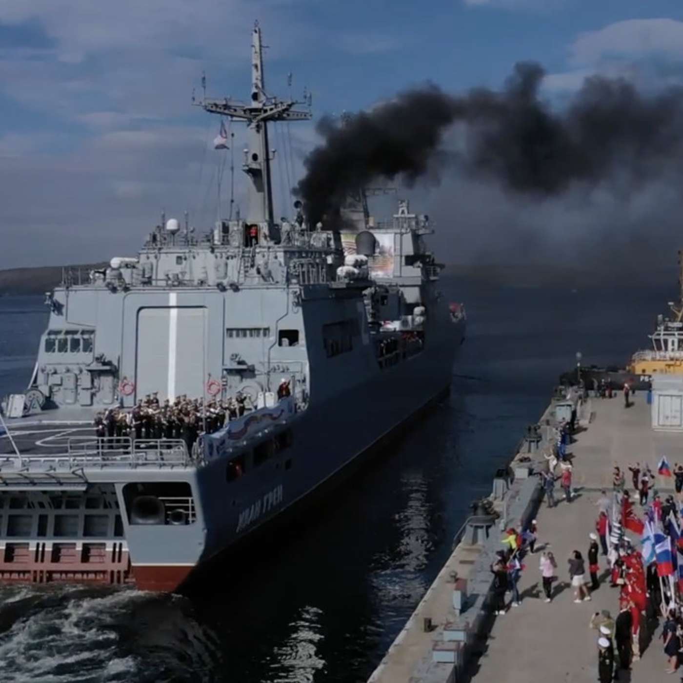 Военный корабль отправился в пропагандистский рейс в Арктику