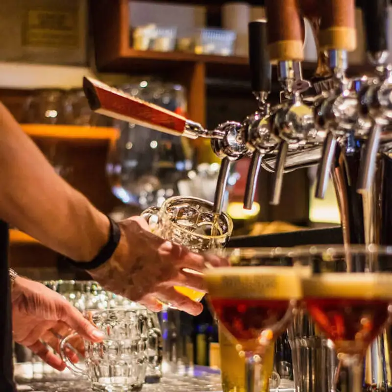 Target, Whole Foods e Dive Bar: o que são?