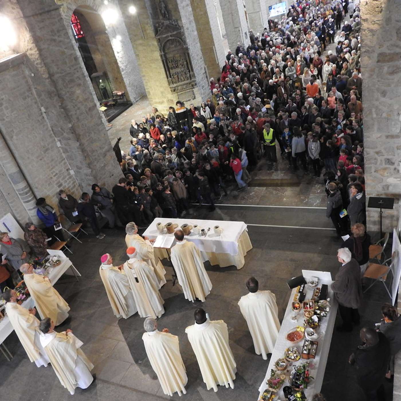 Semaine Sainte :  la messe chrismale avec le Père Sébastien Catrou, recteur de la Cathédrale