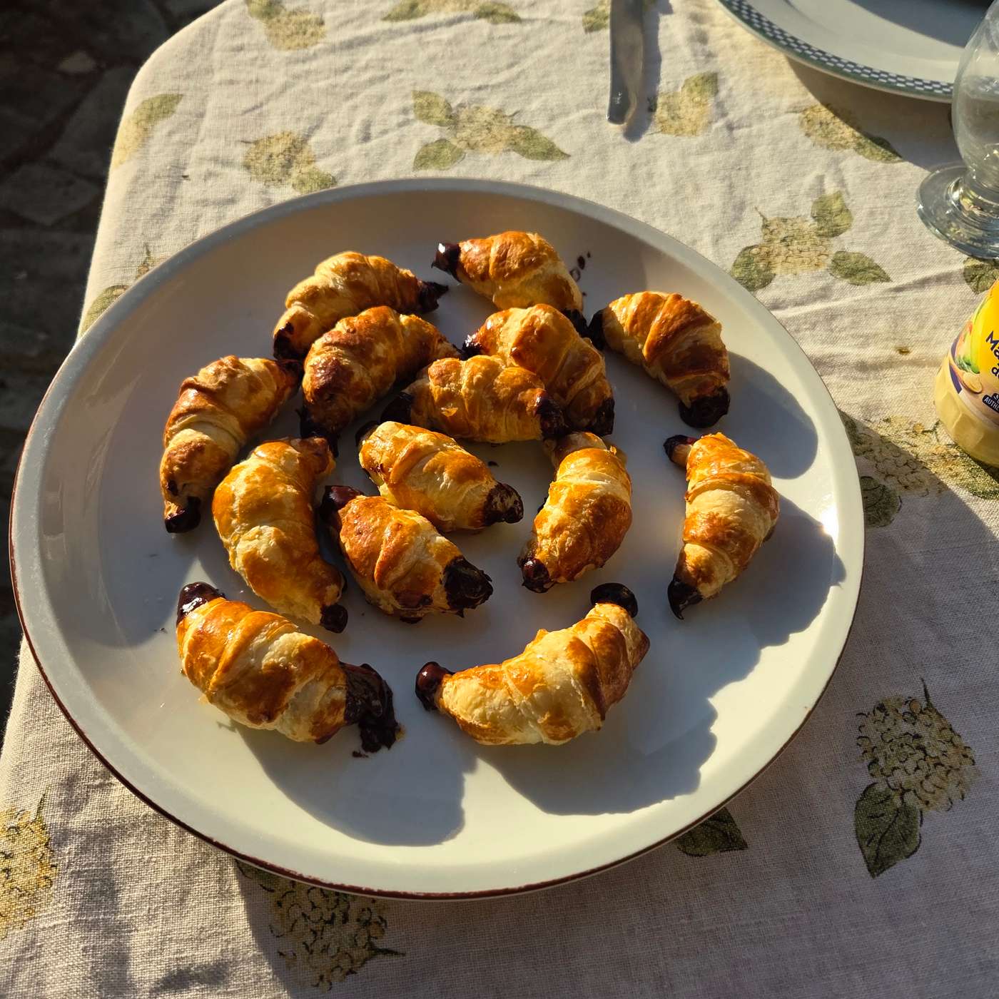 Mini croissants au lemon curd chocolaté episode artwork