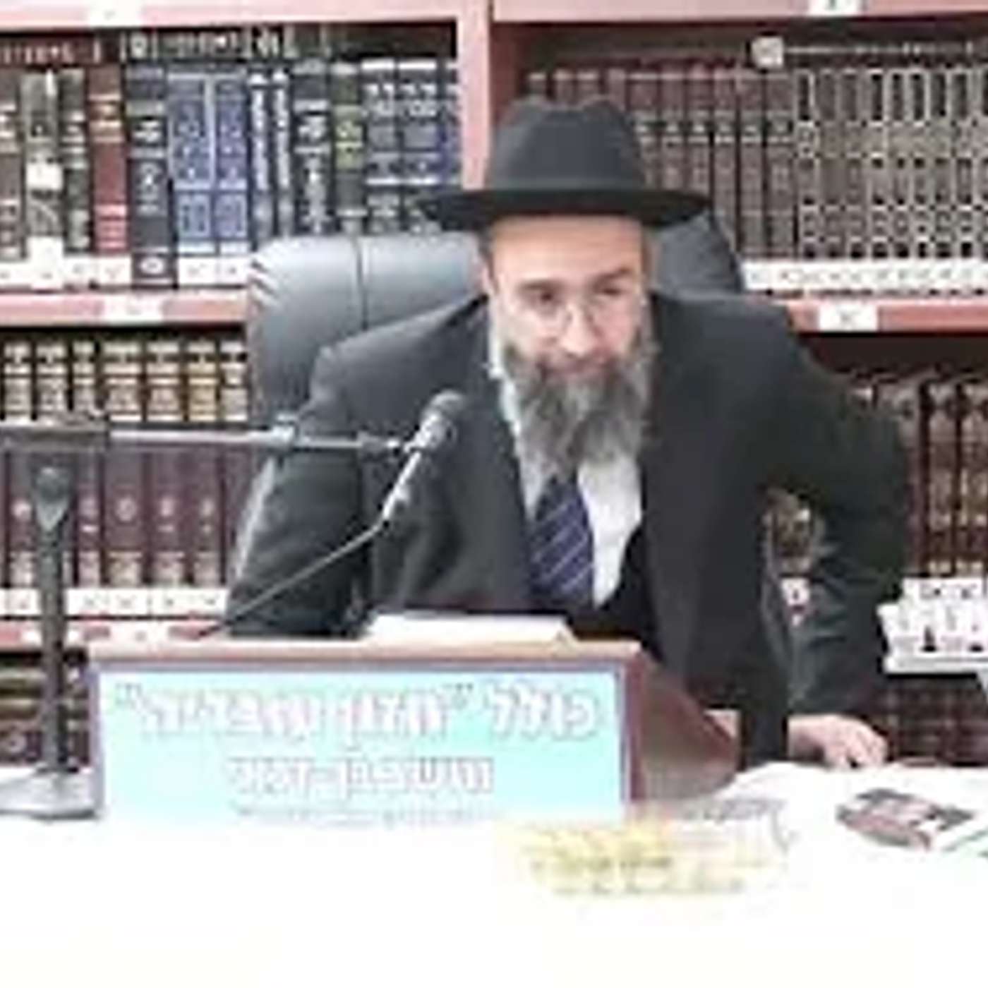 הרב אלמוג לוי  :  חנוכה -  דיון הלכתי בדין תערובות בשמן שהוקצה למצוותו .