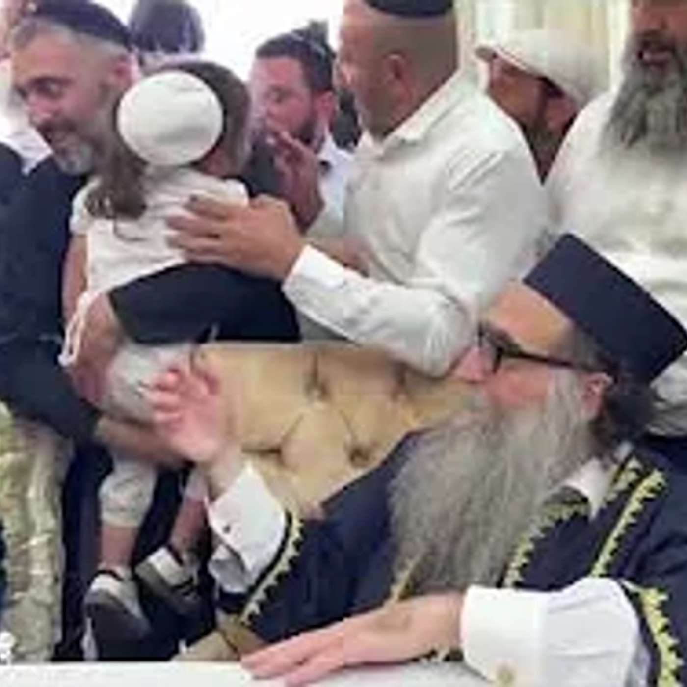 חלאקה לילדים - במעמד האדמו"ר רבי יאשיהו יוסף פינטו שליט"א - יום שני - כ"ח תשרי - תשפ"ו - אשדוד