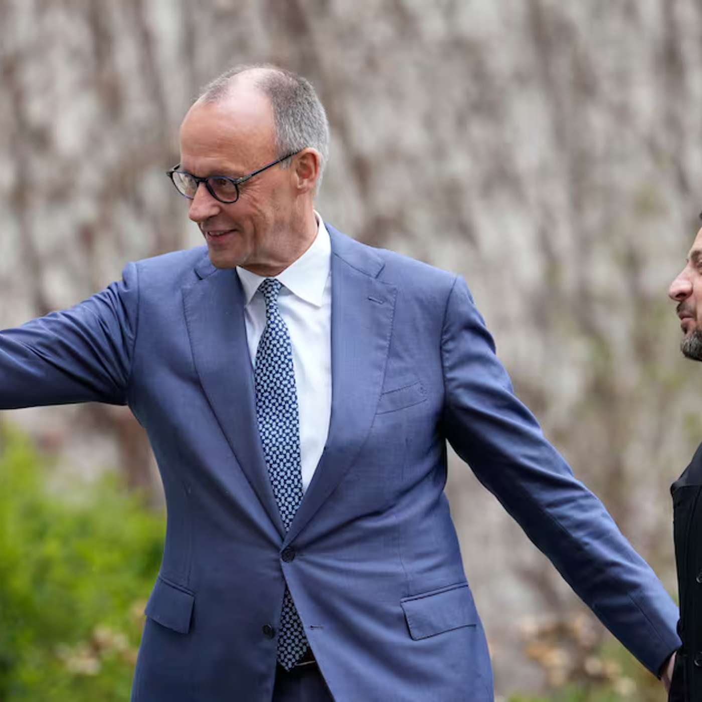 Swalwell Candidacy Jolts by Assault Allegations, Ukraine Germany Forge Defense Pact, Media Minister Sparks Protest Coverage Outcry, Palace Raided in Pantheon Contract Probe, and more...