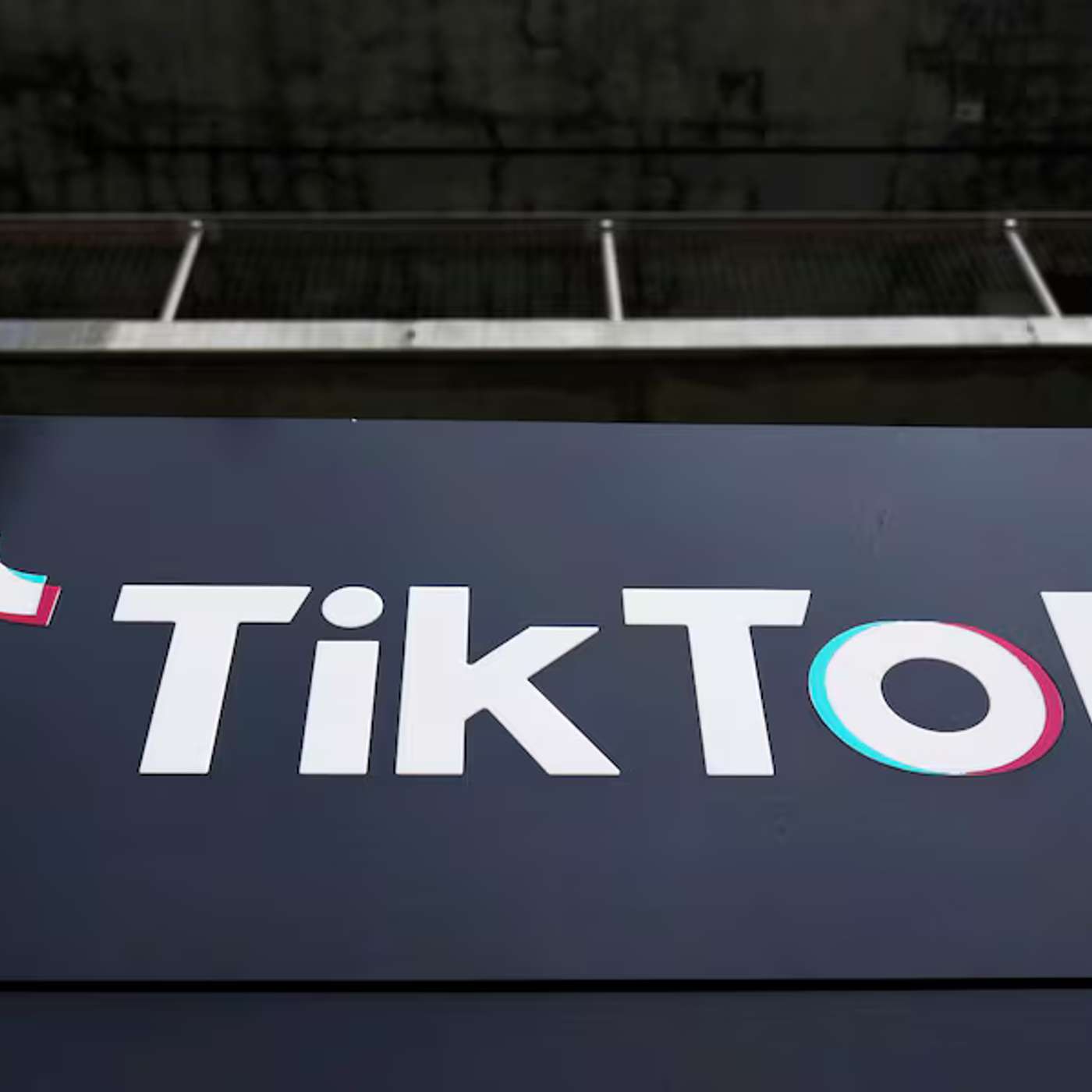 Oracle Manages USTikTok Security, Florida Man Accused of Hate Crime Arson, Candidate Withdraws Over Kimmel, Couple Faces Drug Charges, and more...