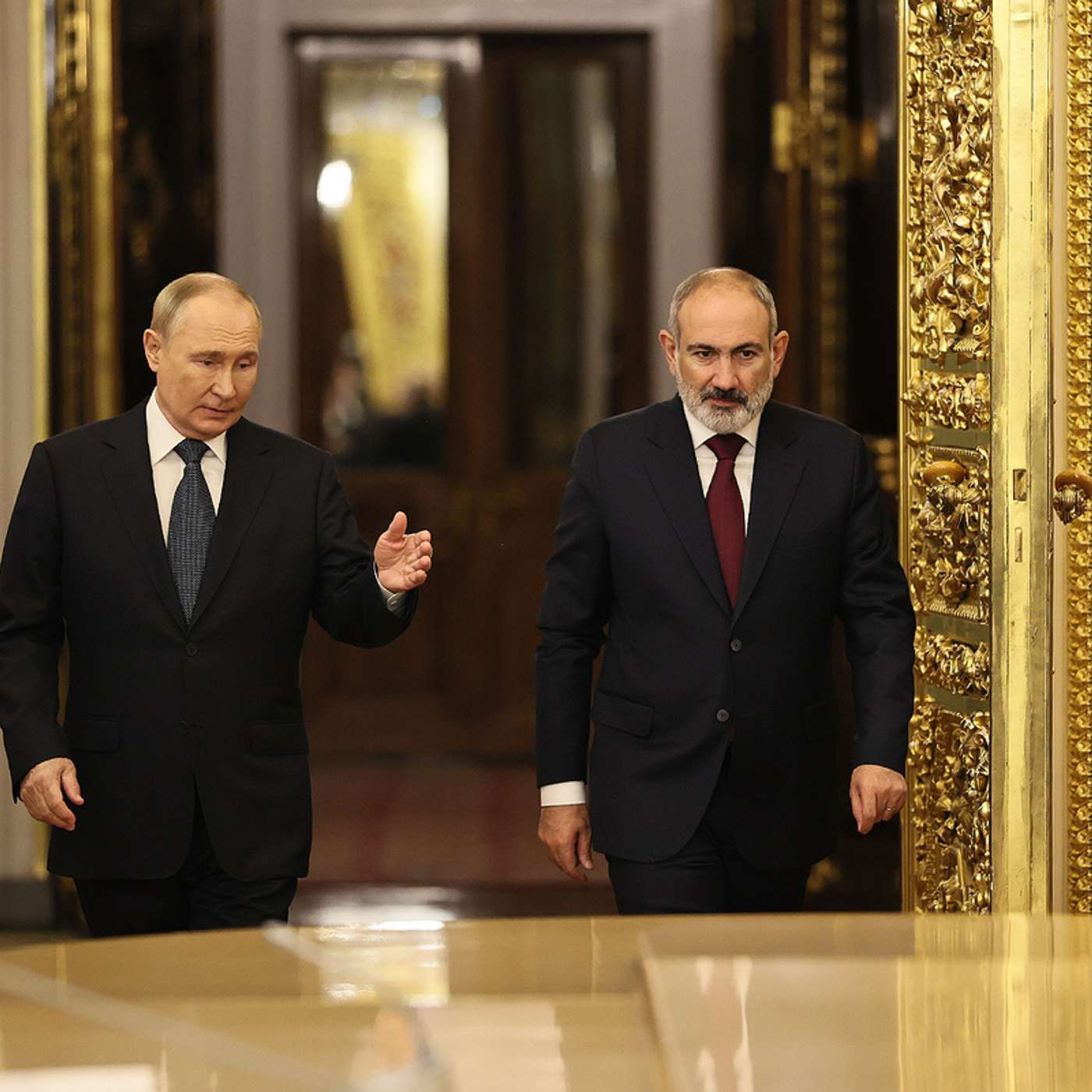 Кремль не откажется от Донбасса. Путин: Армения должна выбрать ЕС или ЕАЭС. Штраф за листовки / Новости