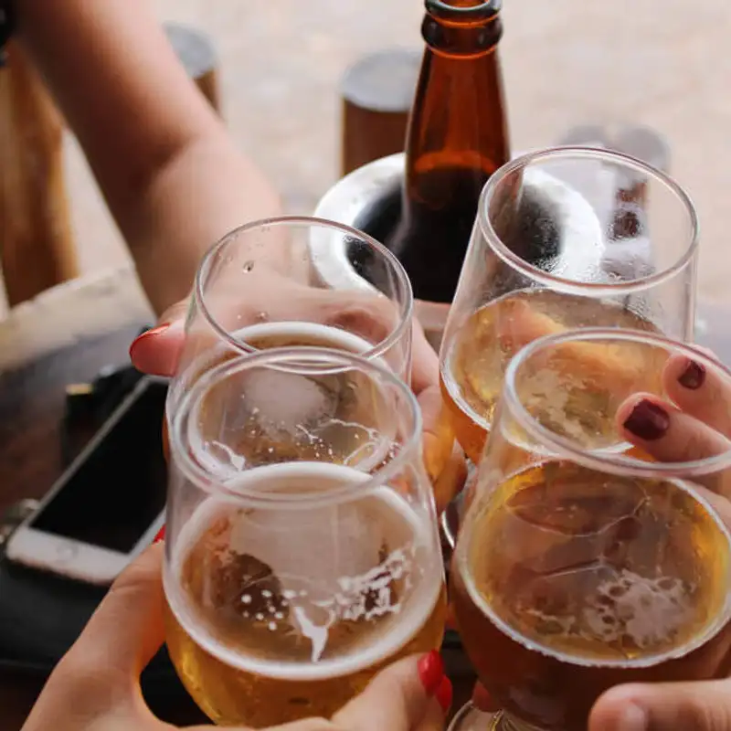 Cerveja gelada e bons amigos... O que mais precisa?