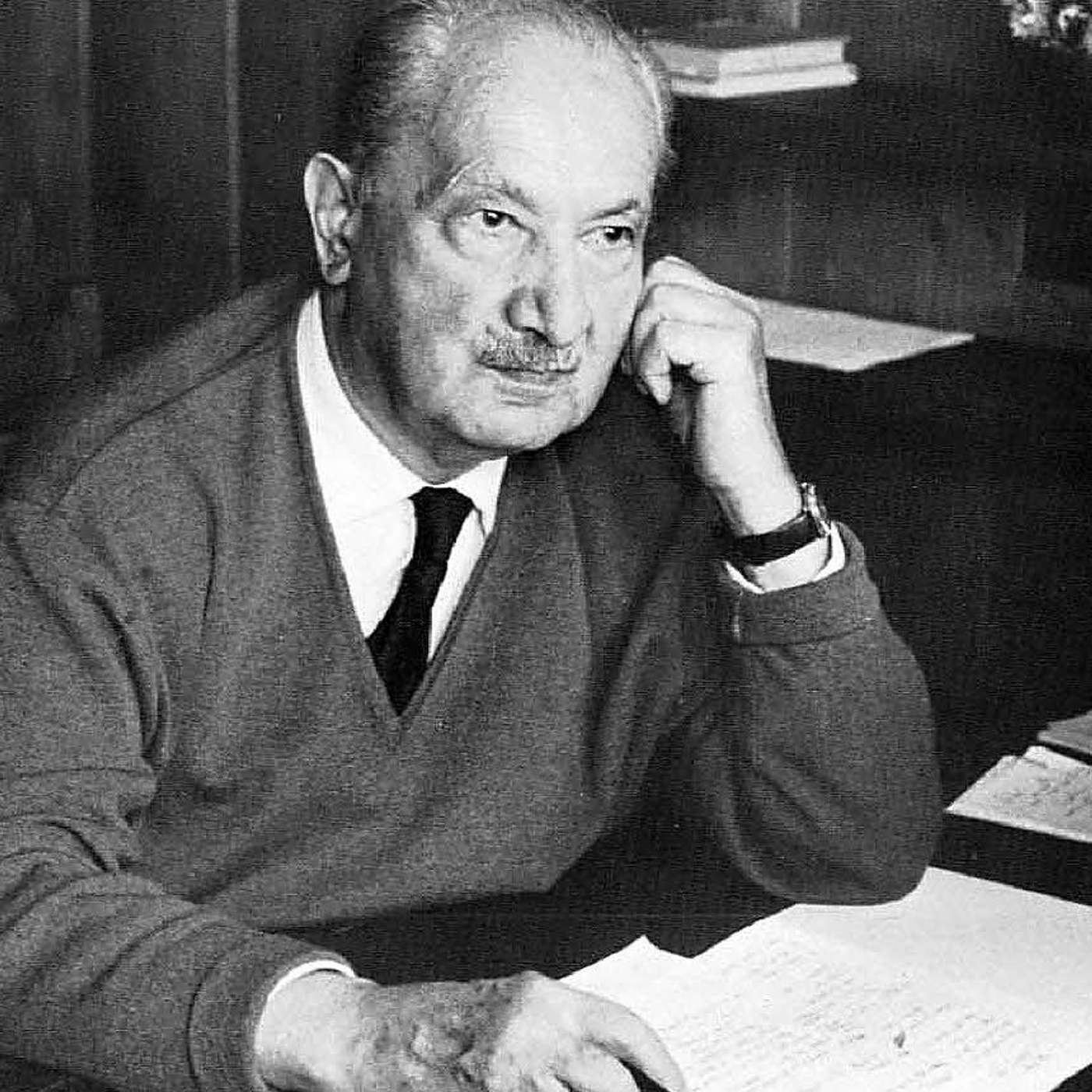 Permanent Intermediates: Martin Heidegger and AI’s Erosion of Mastery