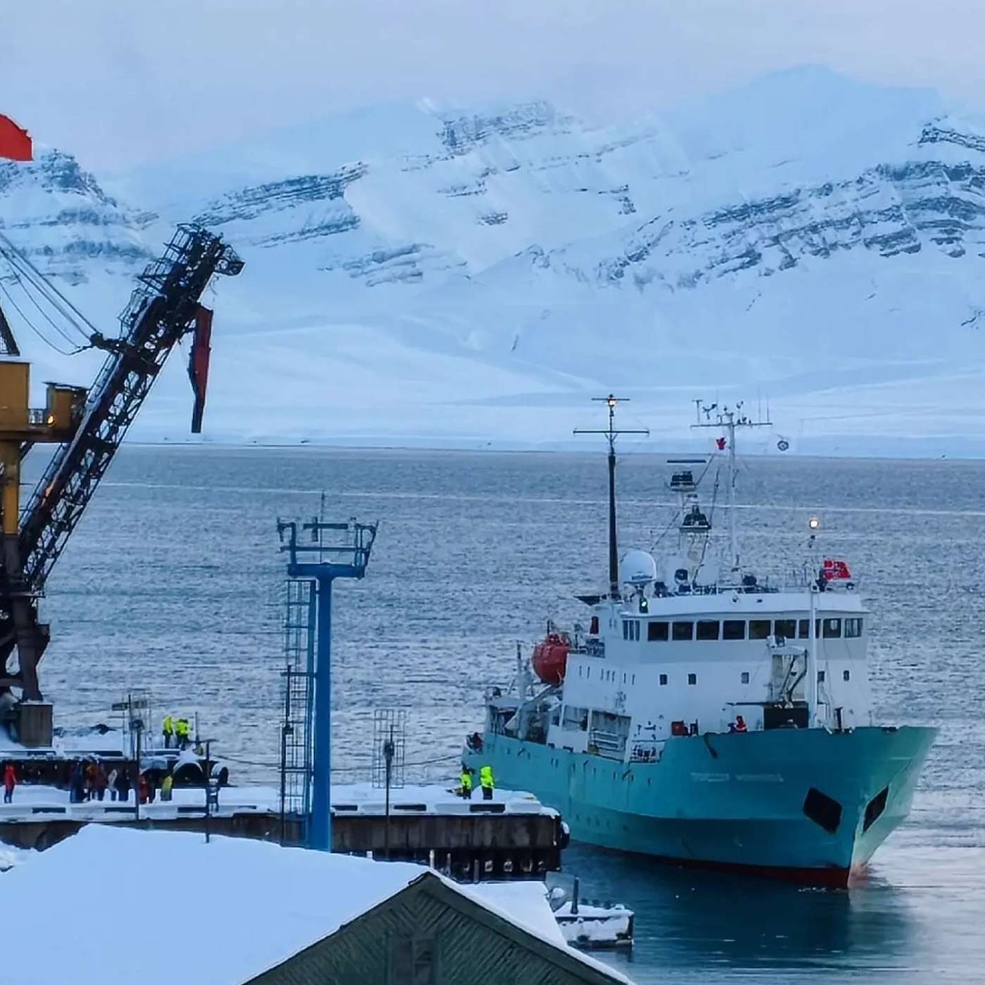 Советский флаг встречал на Свальбарде первый пассажирский рейс из Мурманска