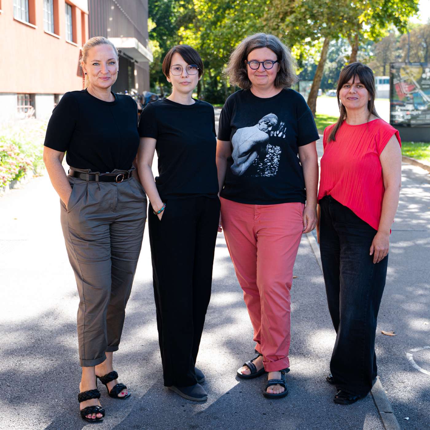 Delujemo takrat, ko so voditelji strahopetni (Barbara Rajgelj, Katarina Bervar Sternad, Maja Cimerman, Nataša Posel) Delujemo takrat, ko so voditelji strahopetni (Barbara Rajgelj, Katarina Bervar Sternad, Maja Cimerman, Nataša Posel)