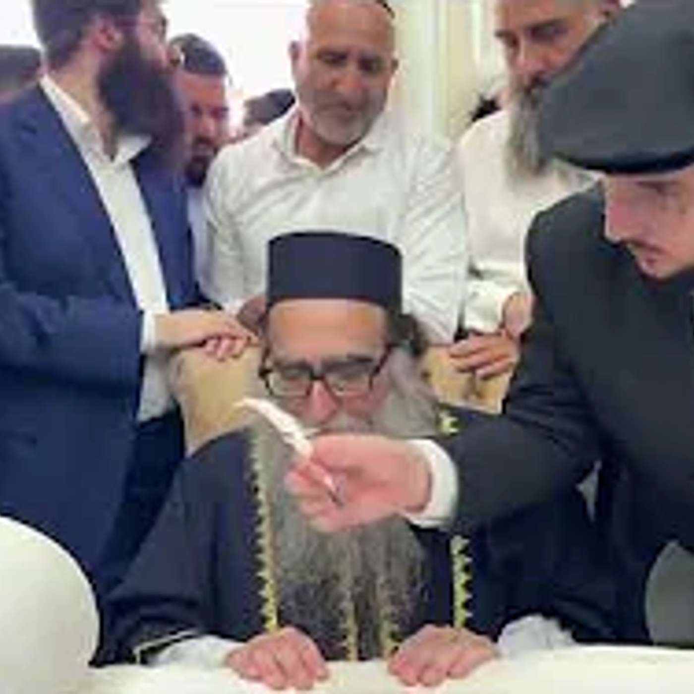 כתיבת אותיות התורה - במעמד האדמו"ר רבי יאשיהו יוסף פינטו שליט"א - יום שני - כ"ח תשרי - תשפ"ו - אשדוד