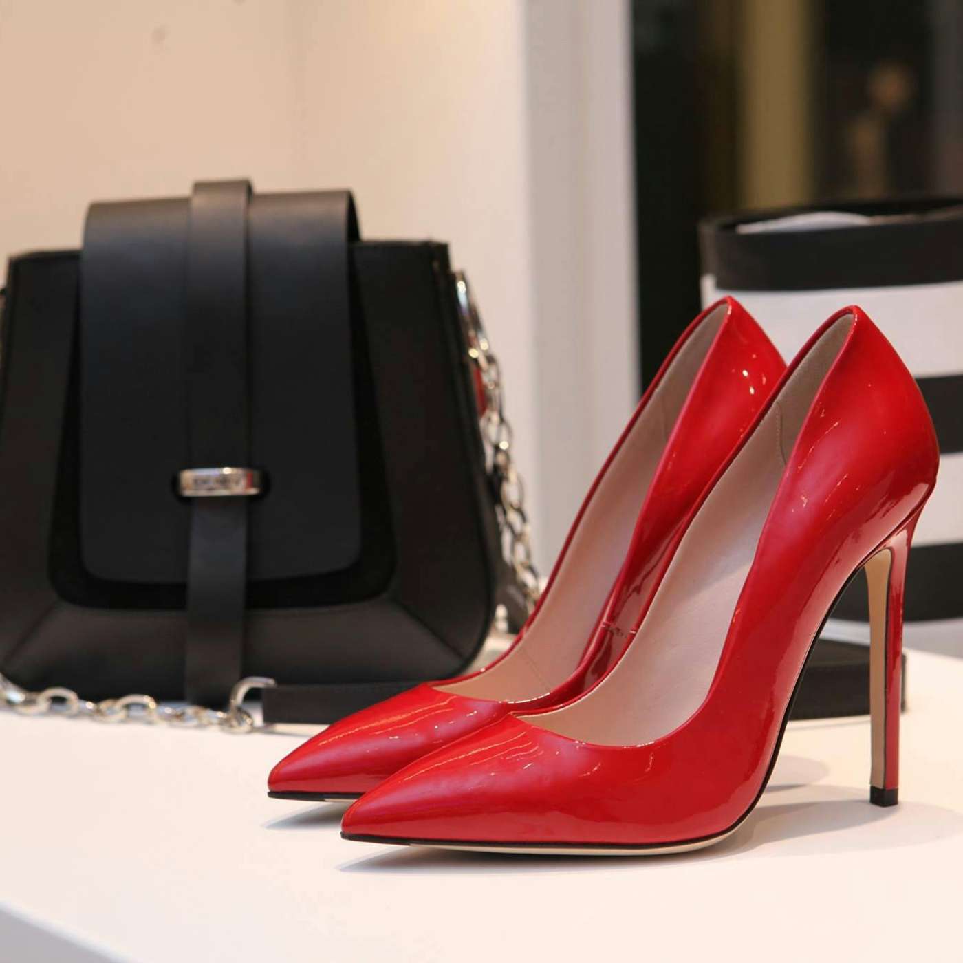 Are luxury handbags and products worth their premium price? (16.7.24)