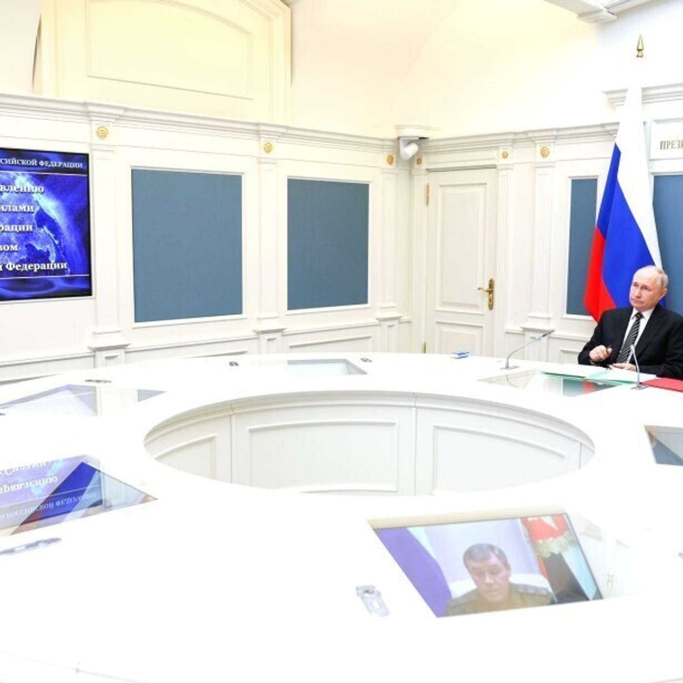 Пока Путин в одиночестве руководил учениями стратегических сил, парламент отозвал ратификацию договора о запрещении ядерных испытаний
