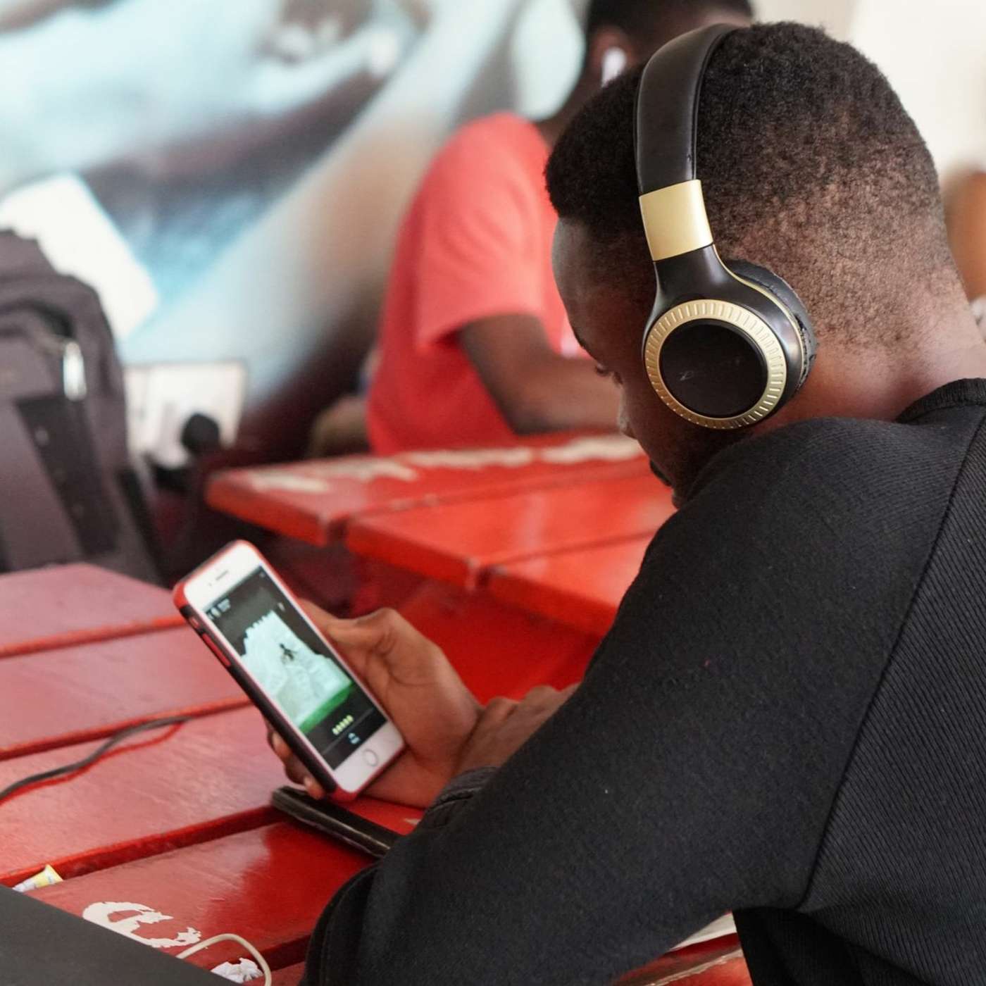 UNAJUA Throwback S1 EP1: Does African mobile gaming have super-platform potential? ft. Lucy Hoffman episode artwork