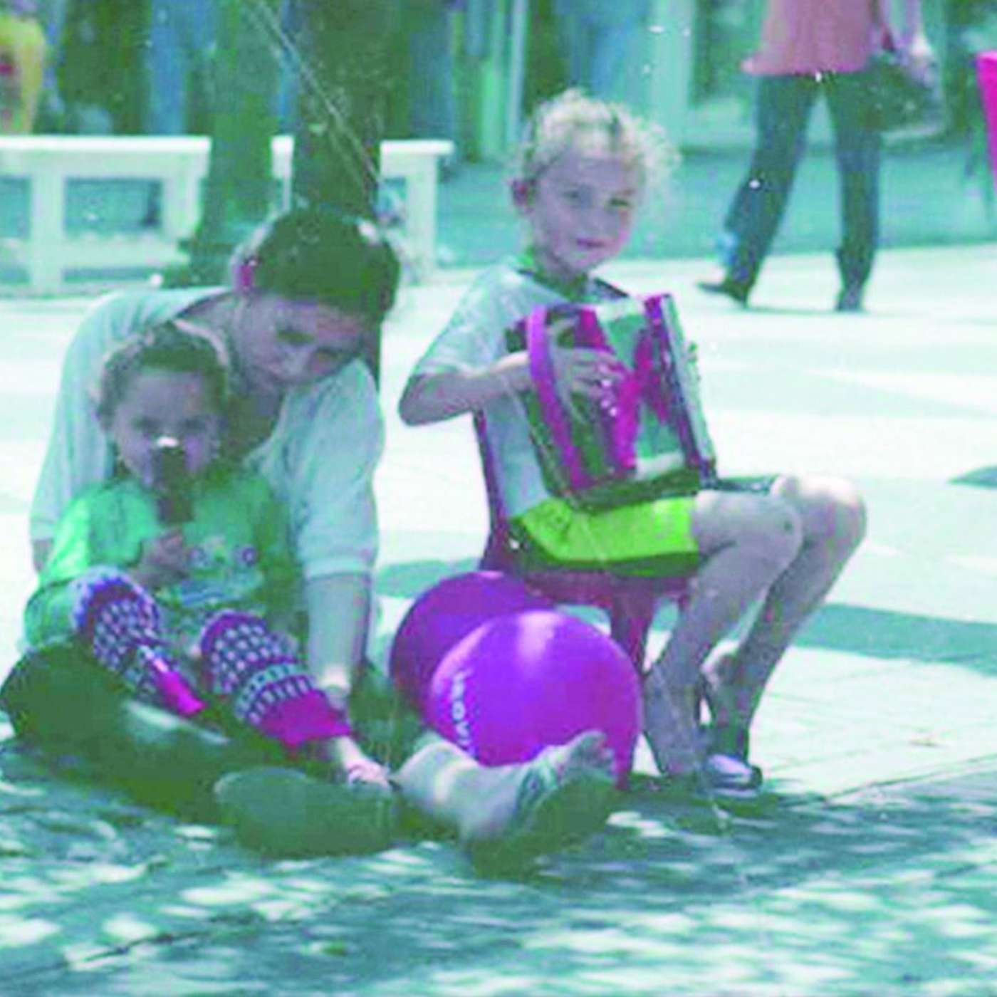 Recuerdos fotográficos: 1999. Revuelo de las autoridades por los niños rumanos que tocaban el acordeón en la peatonal