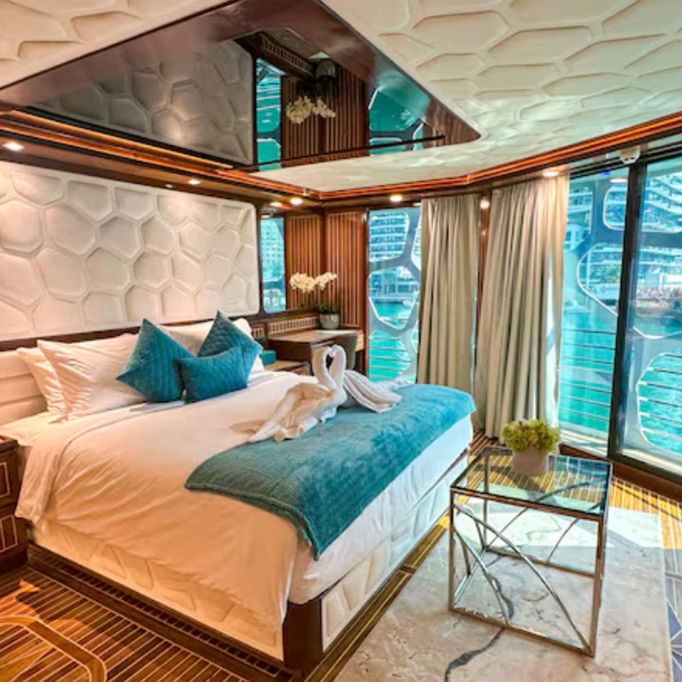 Abu Dhabi's floating hotel and UAE winter (24.9.25)