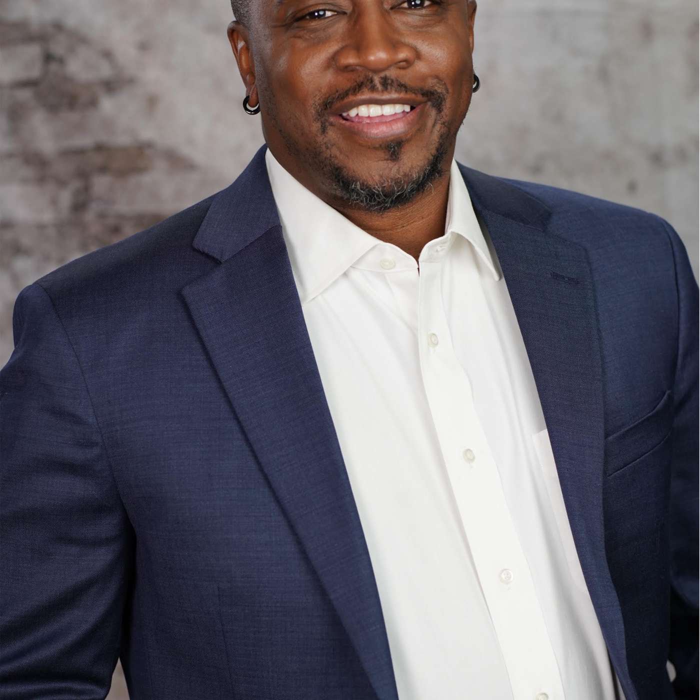 07-15-26 Marklyn T. Johnson ("Mr. Direct"), five-time published author, stand-up comedian, and motivational speaker, talks with Freddie Bell and Chantel Sings about his new book, Pull Up a Chair: An Honest Conversation About Race in America