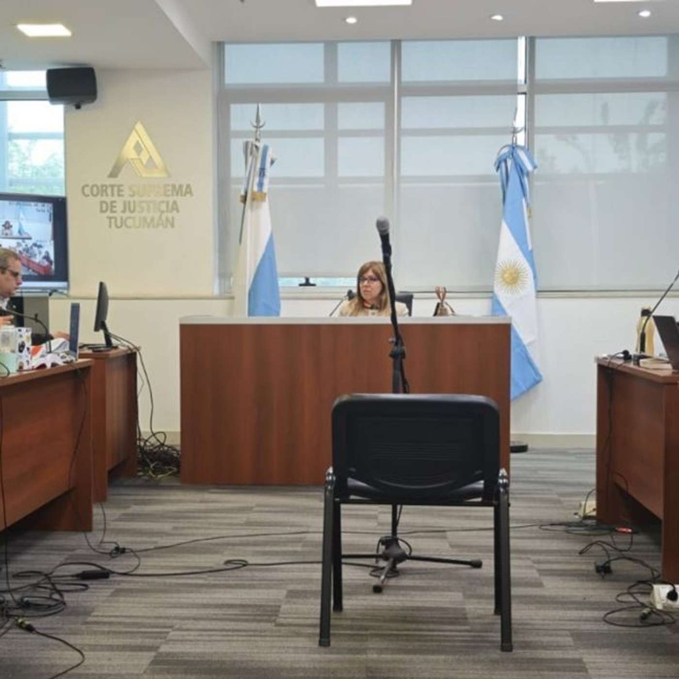 Un policía recibió una condena de 13 años por estafar a feriantes
