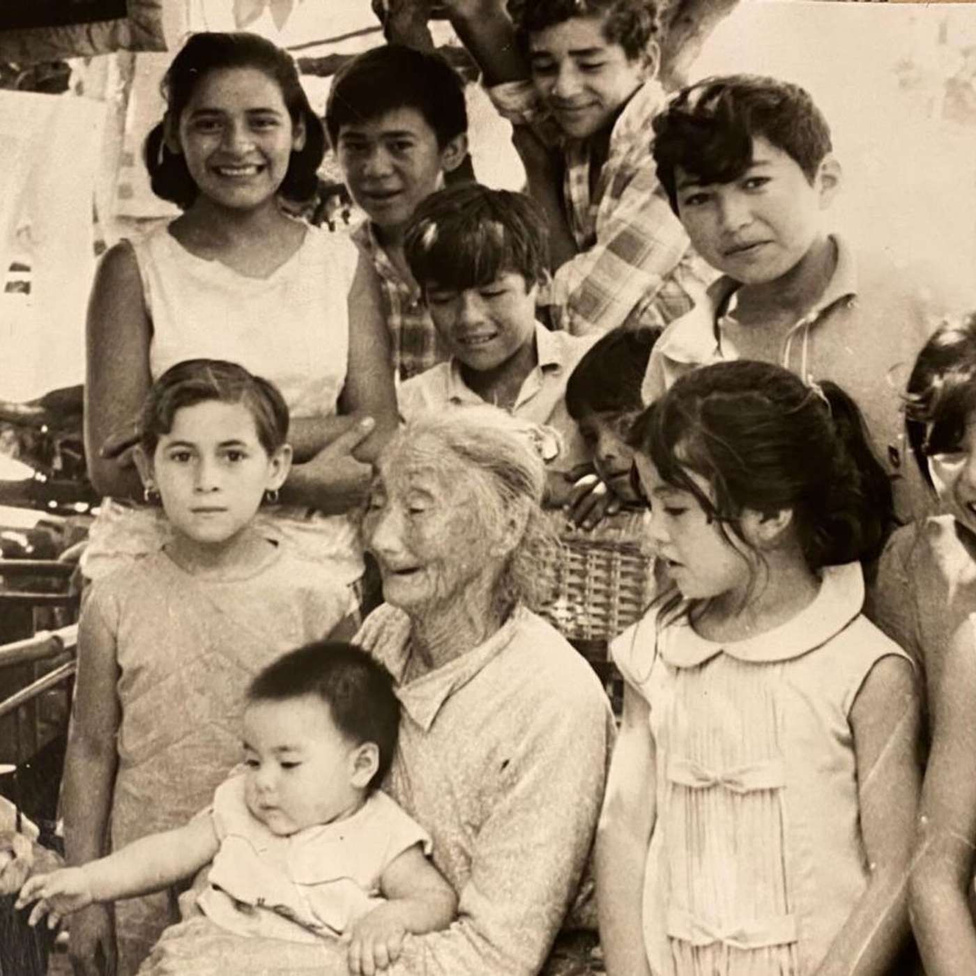 Recuerdos fotográficos: María, la acróbata china del circo Sarrasani que en 1935 se quedó a vivir en Tucumán episode artwork