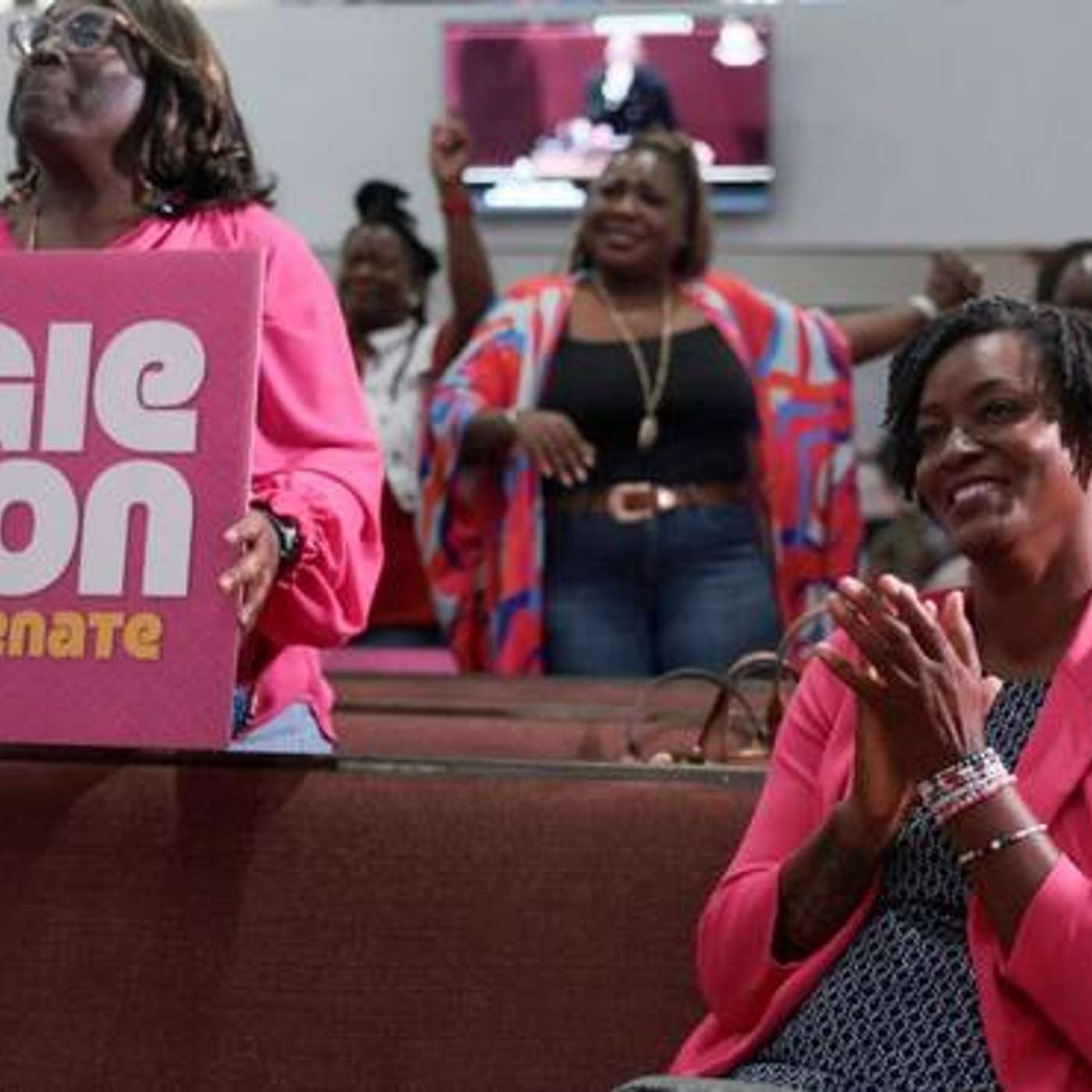 Democratic Socialist Upsets Florida Senate, Trump White House Renovation Sparks Controversy, Chiefs Bench Mahomes, Global Yields Jump Fears Rise, and more...