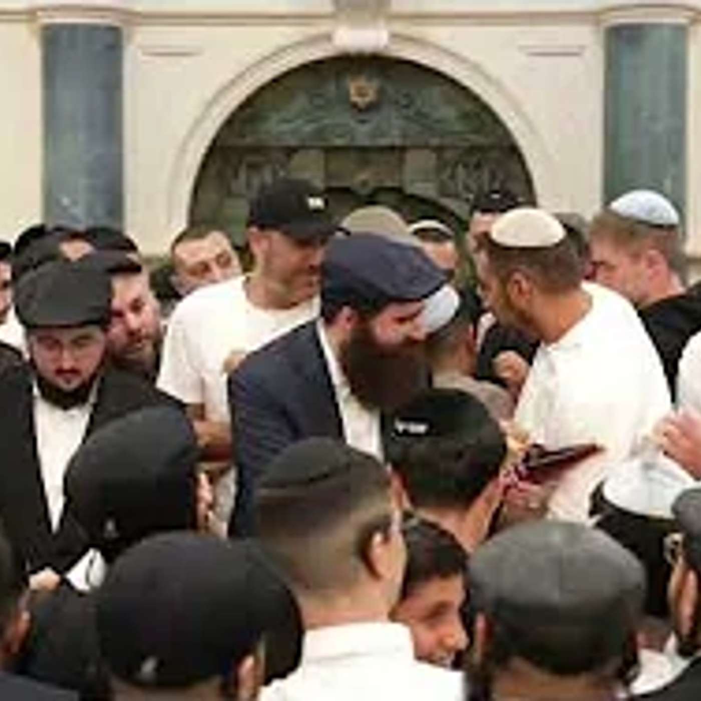 חלוקת חלות ויין - במעמד בנש"ק הרה"צ כבוד הרב - יואל פינטו שליט"א - חמישי - ג' תמוז - תשפ"ו - אשדוד episode artwork