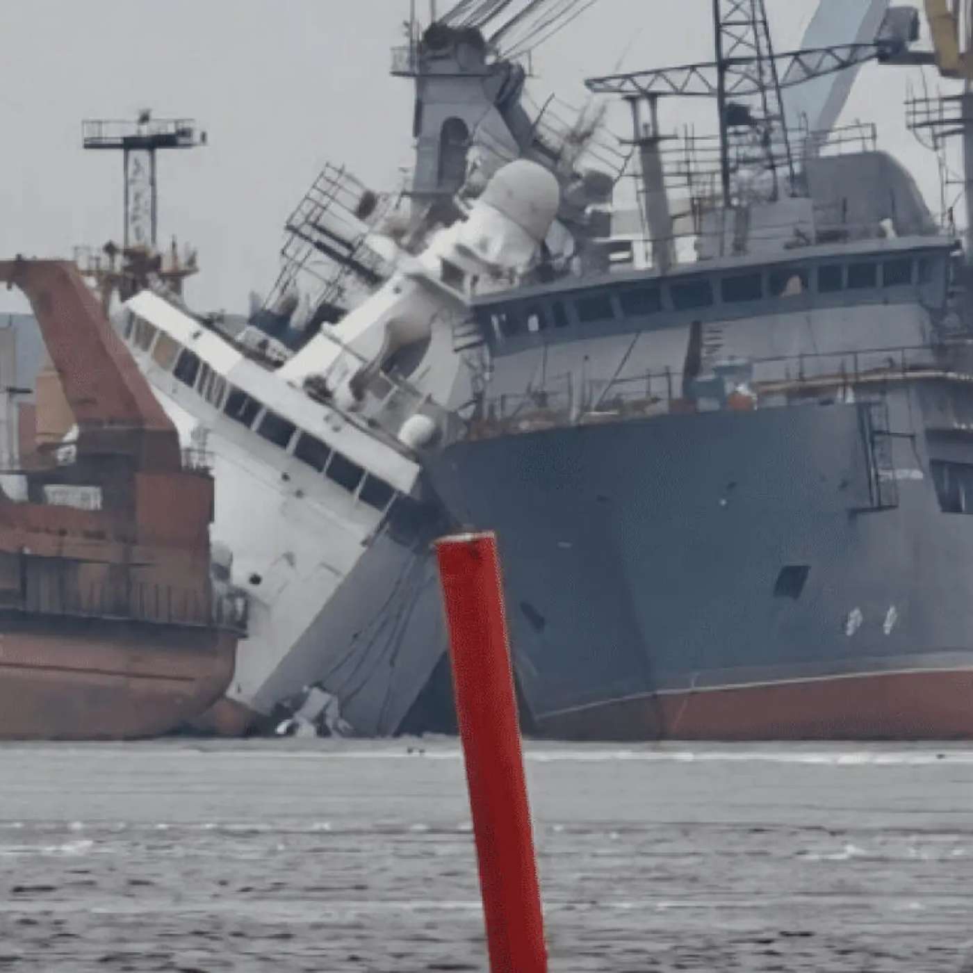 Украинский дрон повредил новое арктическое судно ФСБ