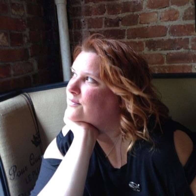 Dr Robyne Calvert