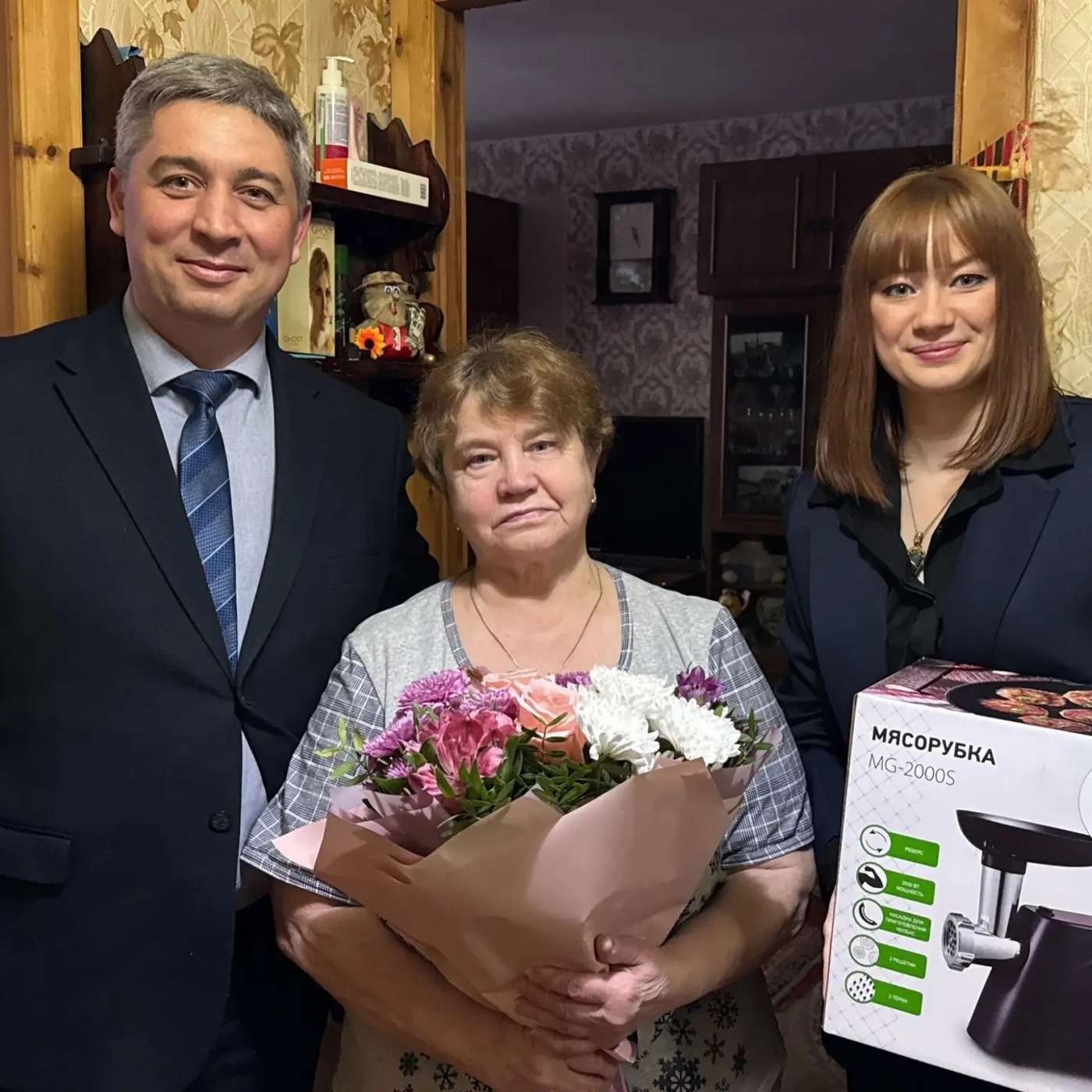 Единоросы подарили мясорубку матерям погибших на войне солдат