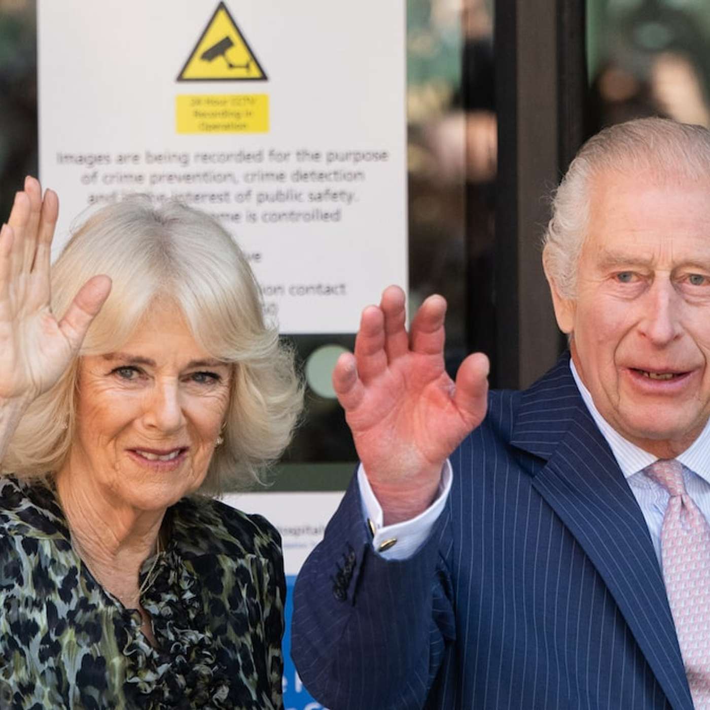 King Charles III Holds Christmas Service, UK Experiences Mild Christmas Weather, UK Unveils Drone-Killing Weapon, UK Consults on Petrol Car Ban, and more... episode artwork