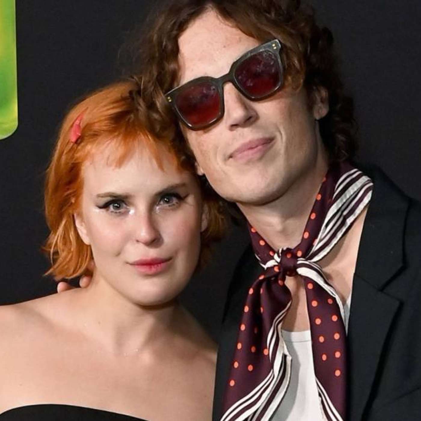 Tallulah Willis Weds Musician, Oasis Reunion Sparks Rumors, Paramount Bets Big Amid Merger Talks, Drake Drops Historic Triple Album, and more... episode artwork