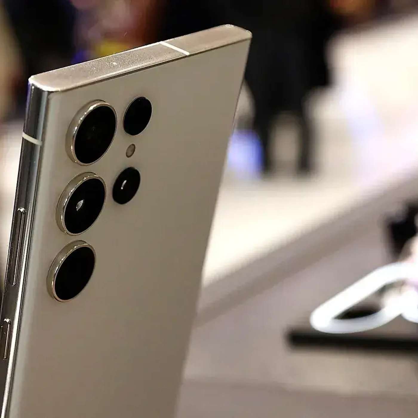 Tech Stocks Set to Soar in 2024, Samsung to Unveil Galaxy S24 Ultra with 200MP Camera and Advanced AI Features, Square Enix to Revolutionize Gaming with AI, and more...