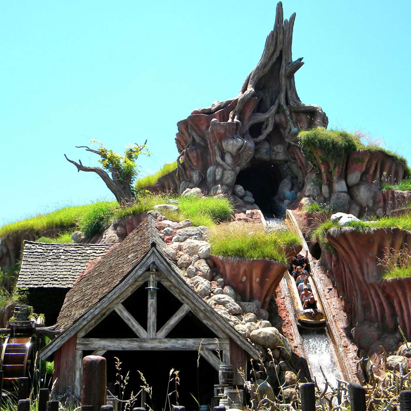 Episode 223: Rethemed Attractions episode artwork