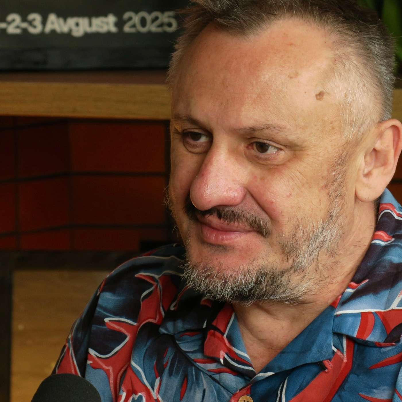 „Kada sam počinjao da pišem pesme nisam želeo da ispunjavam ničije zahteve, pa ni svoje” Dino Šaran