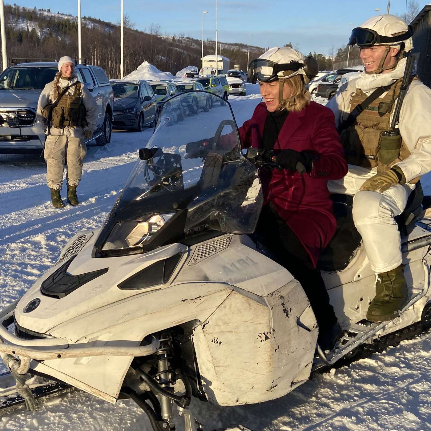 Министр иностранных дел Норвегии приняла участие в патрулировании границы с Россией на снегоходе