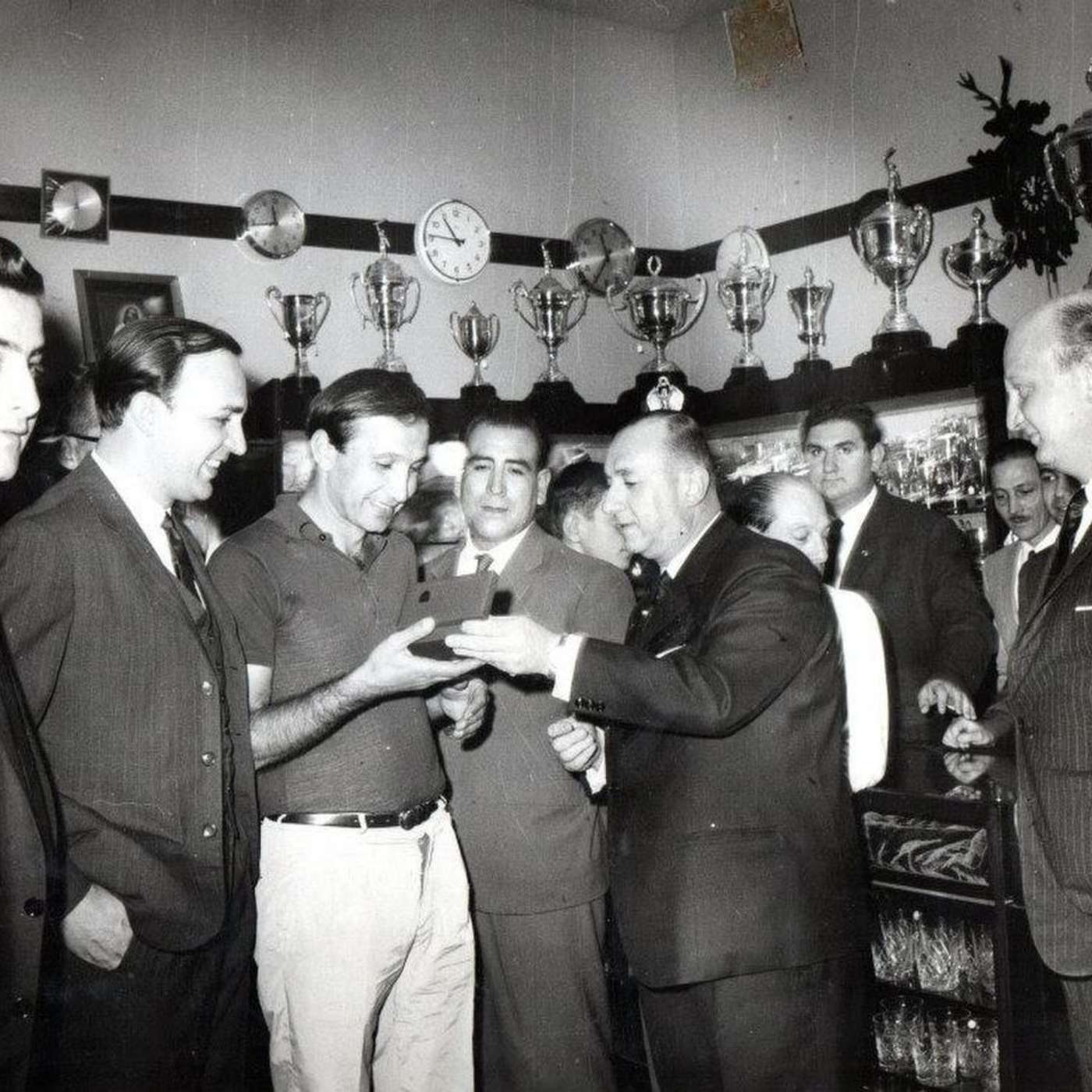 Recuerdos fotográficos: 1966. Nasif Estéfano busca una medalla del sesquicentenario episode artwork
