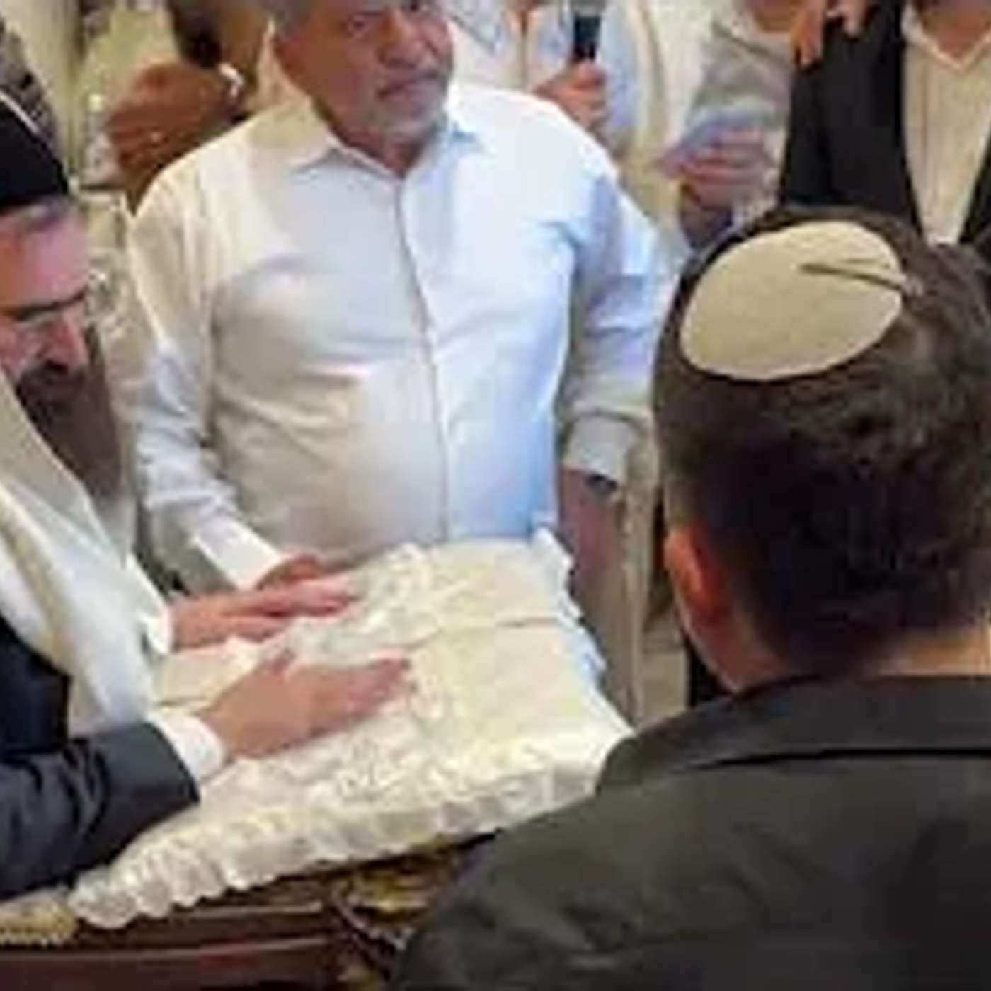 מעמד ברית מילה באשדוד - יושב סנדק בנש"ק הרה"צ כבוד הרב רבי יואל משה פינטו שליט"א - ג' בסיון - תשפ"ו