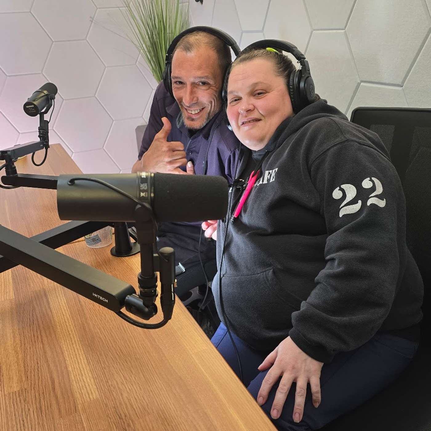 Ep. 137 Robert & Krista Elwell - 6 Klicks Cafe Ep. 137 Robert & Krista Elwell - 6 Klicks Cafe