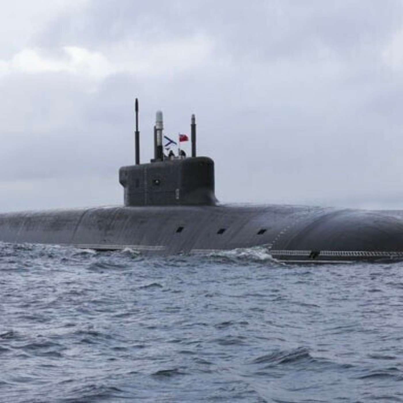 Новейшая российская стратегическая подлодка прострелила лед Арктики торпедой